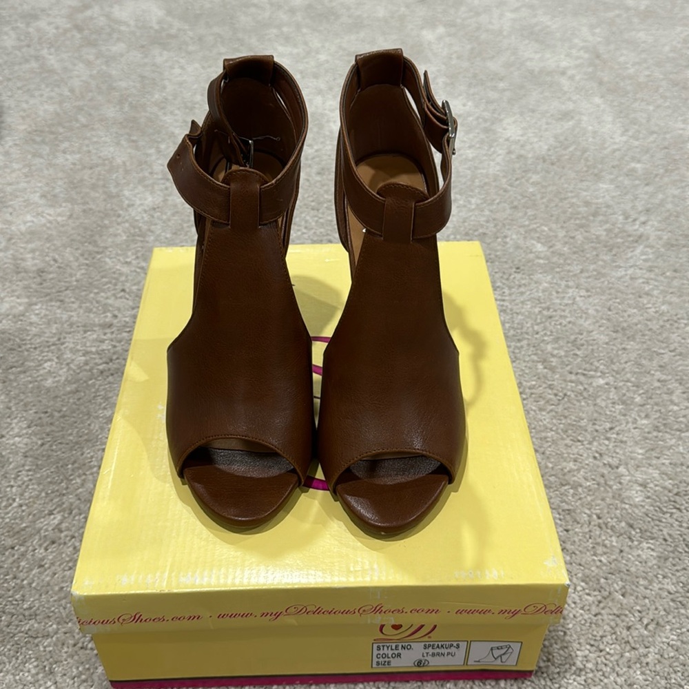 Brown leather shoes, size 6 1/2